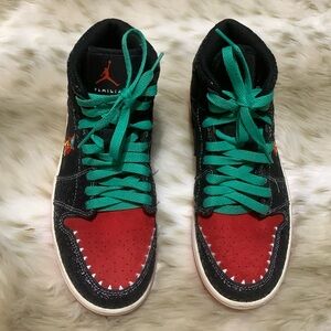 NIKE AIR JORDAN 1 MID SE SIEMPRE FAMILIA